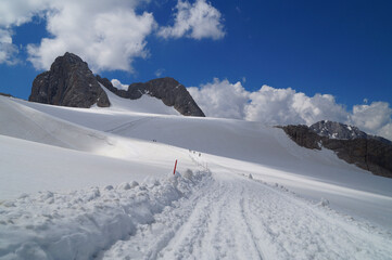 Fototapeta na wymiar Beautiful snowy Dachstein mountain in Austria