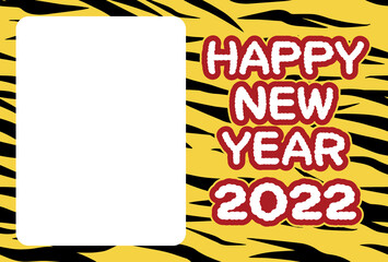 トラ柄の背景とHappy New Yearの文字と白色のコピースペースの2022年の年賀状