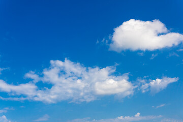 Naklejka na ściany i meble White clouds float in the blue sky.