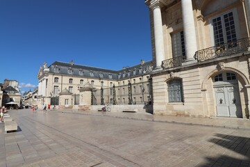Fototapeta na wymiar Place de la libération, anciennement place royale, ville de Dijon, departement de la Cote d'Or, France