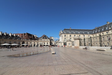 Fototapeta na wymiar Place de la libération, anciennement place royale, ville de Dijon, departement de la Cote d'Or, France