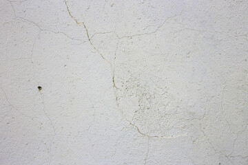 Obraz premium Cracked gray plaster on wall.