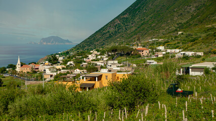 Malfa, Salina mit Blick auf die Nachbarinsel Panarea, Sizilien