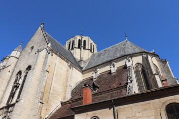 L'eglise catholique Saint Michel, vue de l'exterieur, ville de Dijon, departement de la Cote d'Or, France