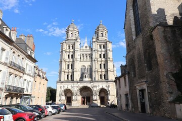 Fototapeta na wymiar L'eglise catholique Saint Michel, vue de l'exterieur, ville de Dijon, departement de la Cote d'Or, France