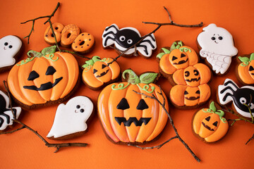 gingerbread cookie for halloween and thorns