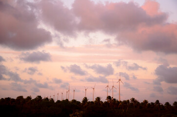 Naklejka premium aerogeradores em parque eólico no crepúsculo em touros, rio grande do norte, brasil