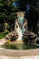 Fototapeta na wymiar Fountain in the park