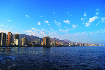 Vista desde el puerto de la ciudad Antofagasta de Chile