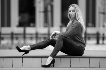 young fashionable woman in the cityscape