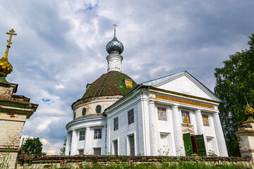 Fototapeta na wymiar rural Orthodox church
