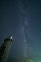 Obraz premium 灯台と天の川 伊良湖岬