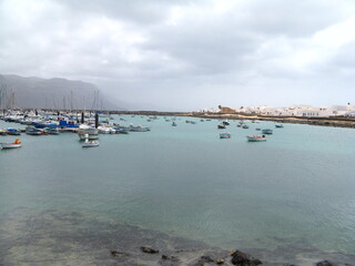 MUELLE DE CALETA DEL SEBO, EN LA ISLA DE LA GRACIOSA, ISLAS  CANARIAS
