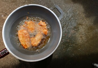 frying pan with chicken