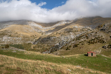 Fototapeta Refuge of DiosTe Salve, Plan d, Anitz, path GR11, western valleys, Pyrenean mountain range, province of Huesca, Aragon, Spain, europe obraz