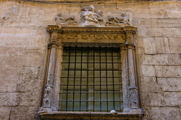 Fototapeta na wymiar ventana de estilo renacentista, 1556, Can Catlar, Cal Marquès del Palmer, Palma, Mallorca, balearic islands, Spain