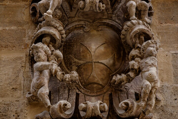 escudo con la cruz de Malta, Sant Felip Neri, iglesia gótica del siglo XIII fue sustituida por un templo barroco empezado en 1618, palma, Mallorca, balearic islands, Spain
