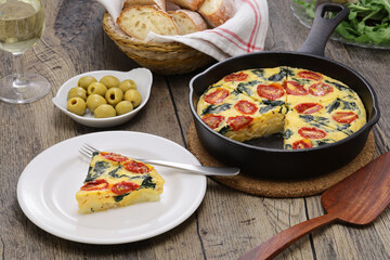 spinach tomato frittata, italian food
