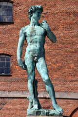 Replik von Michelangelos David-Statue vor dem Alamy-Gebäude in Kopenhagen