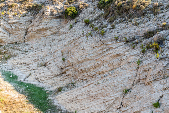 Curious rock formations on the side of a mountain, with detail of the veins and sedimentation layers.