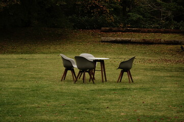 休みを取って軽井沢へ。あいにくの雨模様ですが湿気の中の自然を歩いて。よかったです。
