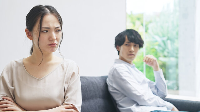 「睨む」の画像 - 4,452 件の Stock 写真、ベクターおよびビデオ | Adobe Stock
