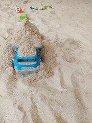Fototapeta na wymiar trunks full of sand and all kinds of toys in the Children's bunker for the joyful concept of sandpit 