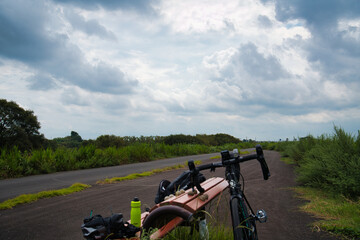 小貝川サイクリングロードの休憩ベンチ