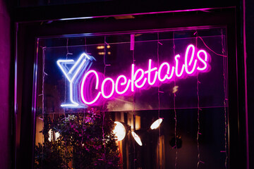 neon sign cocktails glasses bar windows showcase advertisment