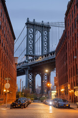Obraz premium Cityscape of Manhattan Bridge from Brooklyn in New York City