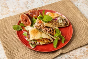 Kebab-Sandwich Kebab- und Falafel-Sandwiches © norikko