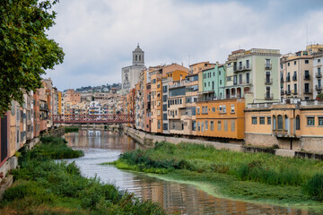 Fototapeta premium Girona jewish quarter, Onyar river, Catalonia, Spain