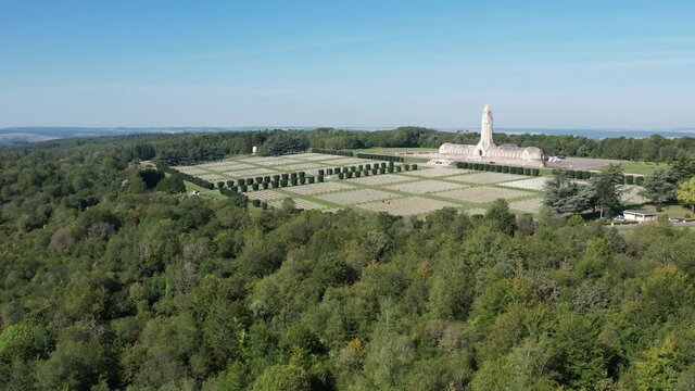 Vue a&eacute;rienne de l'ossuaire de Douaumont, France, Verdun