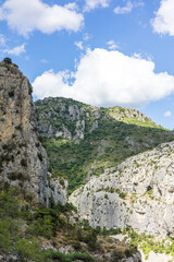 Paysage autour du sentier de randonnée des Fenestrettes à Saint-Guilhem-le-Désert (Occitanie, France)