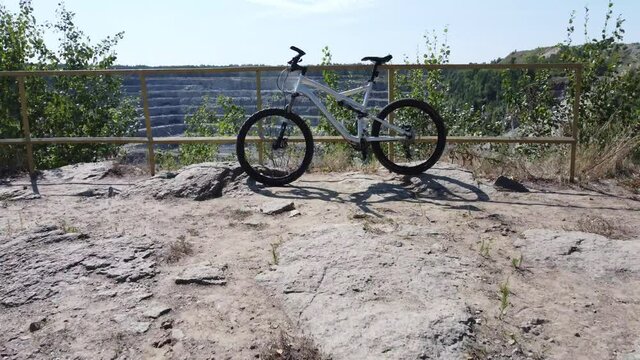 Specialized stumpjumper near pit