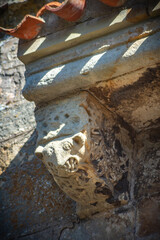 Colegiata romanica de Cervatos co representaciones eroticas en el exterior (Cantabria, España)	