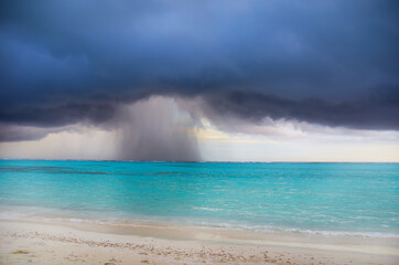 A huge rain cloud goes from the sea