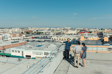 Obraz premium Businesspeople looking at view on roof terrace, Los Angeles, California, USA