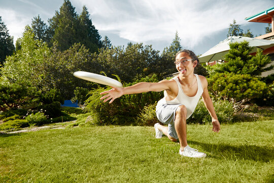 Man playing frisbee in field