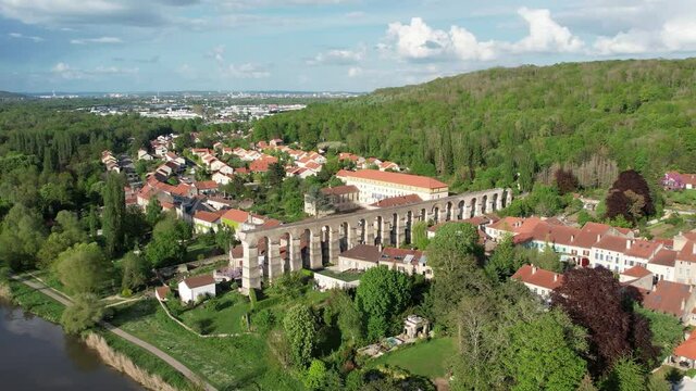Vue A&eacute;rienne de l'Aqueduc Romain &agrave; Jouy-aux-Arches (Moselle France)