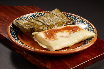 alimento, desayuno, comida, delicioso, pan, tamales, tamales rancheros, salsa roja, hoja de platano, comida mexicana, mexico