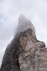 la bellezza dei panorami delle dolomiti, immersi nelle famose montagne delle dolomiti, la vita in montragna, il turismo di montagna e le sue attrazioni