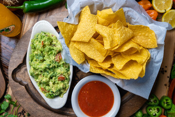 guacamole and chips