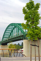 Green arch bridge