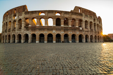 Alba al Colosseo di Roma. Anni di storia nella città eterna. Impero romano