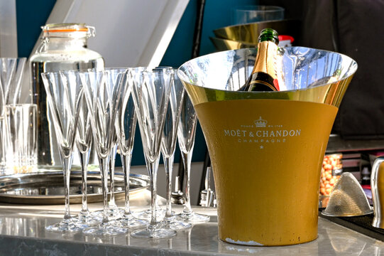 Moet & Chandon champagne – Stock Editorial Photo © mandritoiu