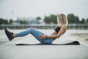 Young Fit Woman Doing Sit Ups During Working Up Outdoors - obrazy, fototapety, plakaty