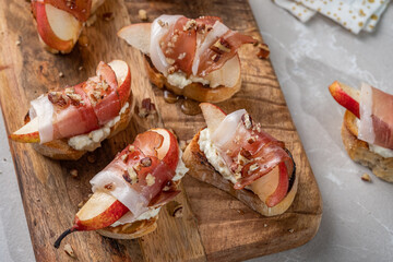 bruschetta with prosciutto and pear with blue cheese spread