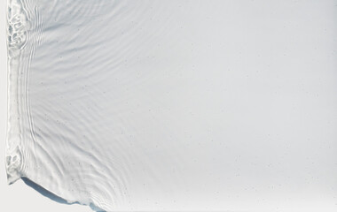 Obraz premium The bubbling of clear, transparent water