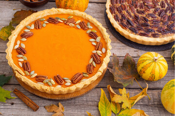 Obraz na płótnie Canvas Traditional American autumn dessert . Pumpkin and pecan pie